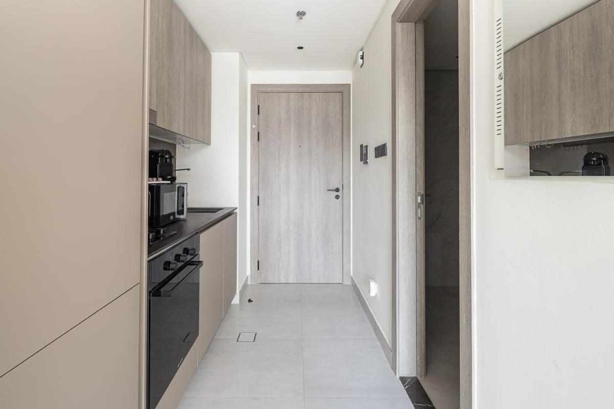 Frank Porter - Oxford Boulevard Apartment Dubai